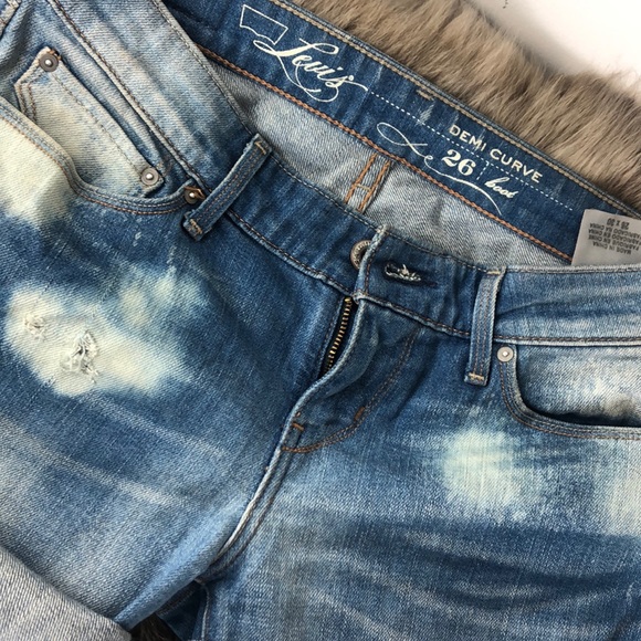 Levi’s Woman’s size 26 denim jean shorts ! *NWT* - Picture 2 of 8